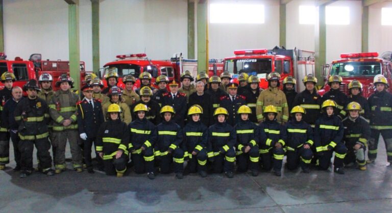 HISTÓRICO: JURARON LAS PRIMERAS BOMBERAS MUJERES DE ARRECIFES