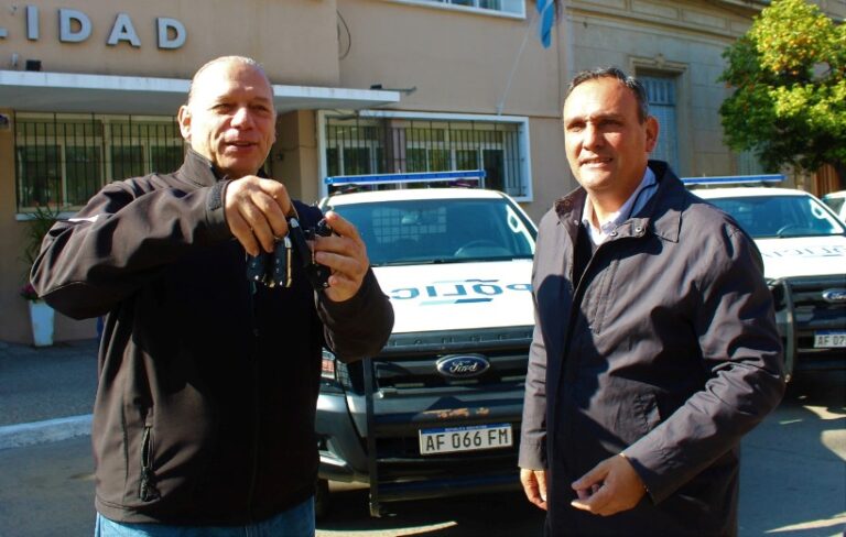 Berni entregó seis nuevos patrulleros al intendente Olaeta