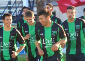 La octava del fútbol local se juega en tres días
