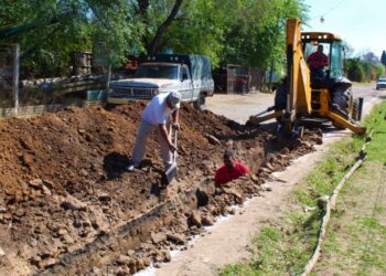 Empezó una extensión de red cloacal en la Villa