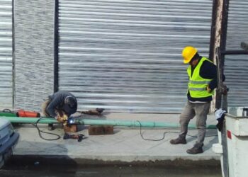 Calle cortada por reparación de alumbrado