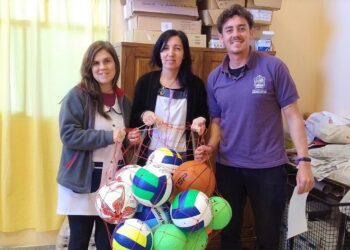 La Municipalidad entregó materiales deportivos a escuelas