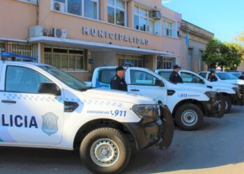 Berni entregó seis nuevos patrulleros al intendente Olaeta
