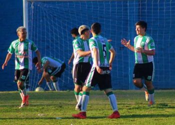 Palermo goleó y saltó a la punta