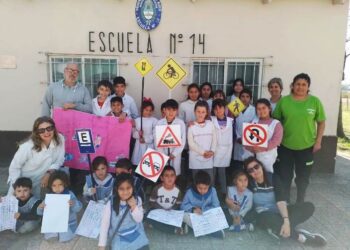 Charla sobre seguridad vial en la Escuela 14