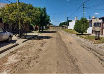 Preparan calles de El Lago para asfaltar