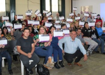 Entrega de certificados del Curso de Computación para adultos