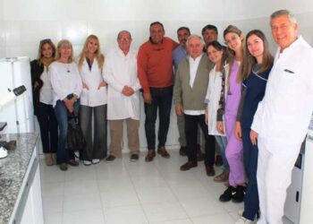 Olaeta inauguró la nueva sala de Laboratorio de Diagnóstico Microbiológico