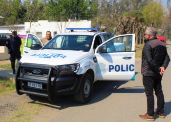 Olaeta entregó un móvil policial para Viña y Todd
