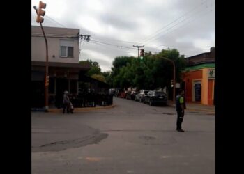 Video: Empezaron a funcionar los cuestionados semáforos del Hospital