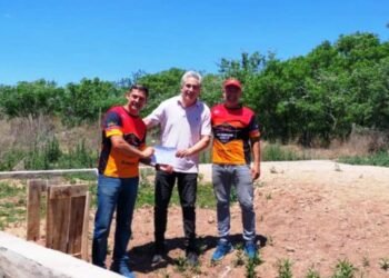 Eterovich entregó un subsidio de 900 mil pesos al Adventure Group