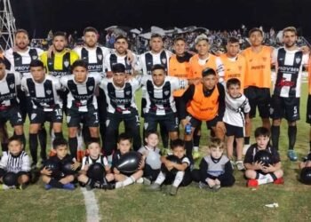 La Emilia le ganó a Regatas y complicó la clasificación de los arrecifeños