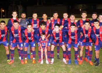 Fútbol: el domingo arrancan las semis del Clausura local