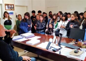 Olaeta recibió a alumnos de la Escuela Secundaria 1 de Salto