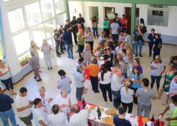 El intendente Olaeta brindó con el personal municipal
