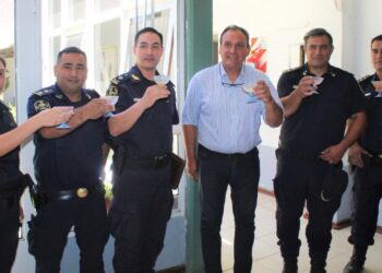 El intendente Olaeta brindó con el personal municipal