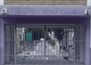 Un adolescente fue a buscar una pelota a un cementerio y nunca volvió