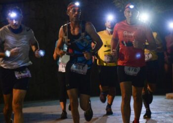 Carrera nocturna de atletismo en Arrecifes