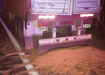 Choque de camiones en la autopista 8