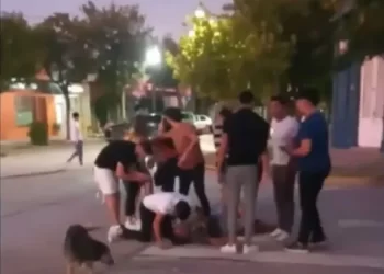 Brutal golpiza a la salida de un boliche en Las Rosas (imágenes sensibles)