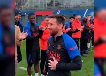Video: así recibieron a Messi en el PSG