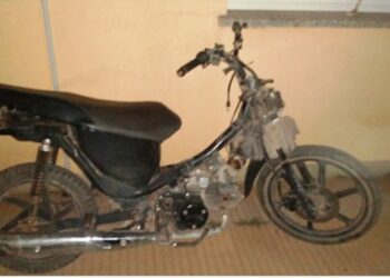 Recuperan una moto robada y detienen a tres jóvenes (por un rato)
