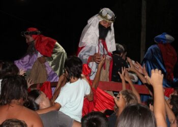 Los Reyes Magos recorrieron Arrecifes