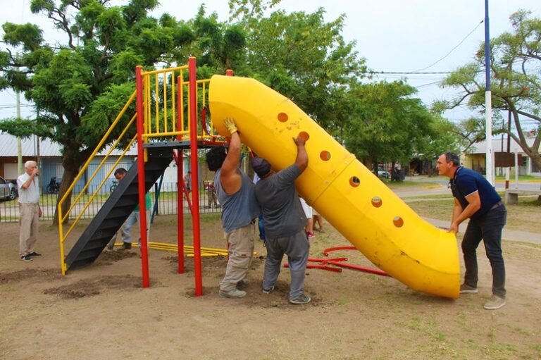 Nuevos juegos para la plaza de Villa Sanguinetti