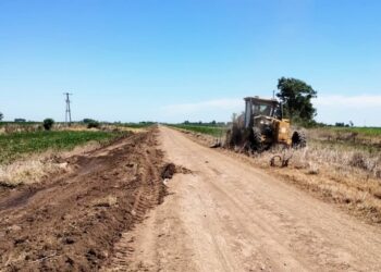 Siguen los trabajos en caminos rurales