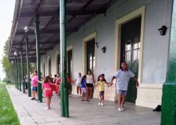 Otro jueves de folclore en la Estación de la Juventud