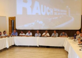 Olaeta en modo campaña: participó del foro de intendentes radicales en Rauch