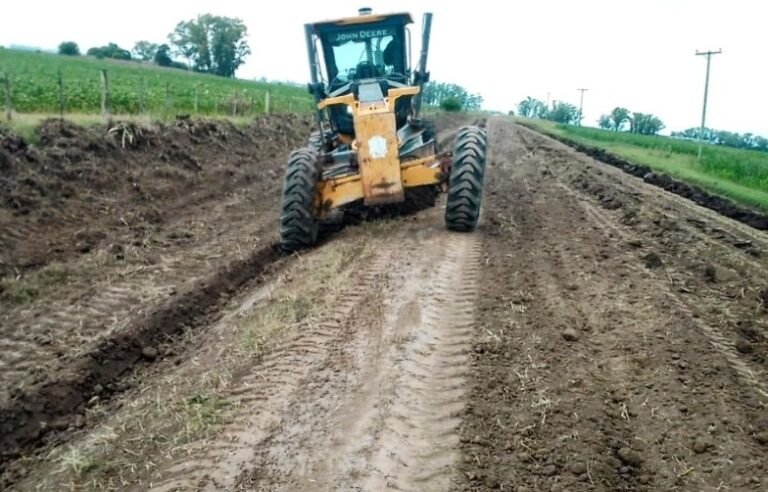Mantenimiento de camino a Pérez Millán