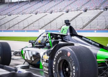 Canapino superó el primer día en Texas: “Girar en un óvalo es una locura total”