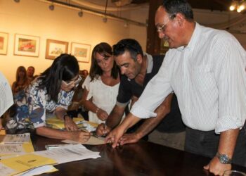122 familias arrecifeñas firmaron sus escrituras