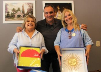 Entrega de banderas al CEC de La Cumbre