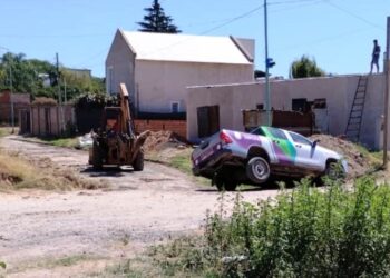 VIDEO. Camioneta municipal a la cuneta