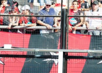 No podrá manejar ni ir a la cancha porque debe cuotas alimentarias
