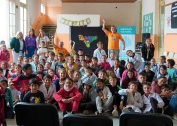 El espectáculo “Los Titirifeos” se presentó en la Escuela 1