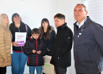 Kicillof y Olaeta entregaron viviendas en Arrecifes