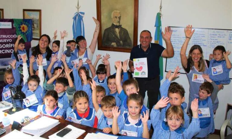 Alumnos del Jardín Gabriela Mistral entrevistaron al Intendente