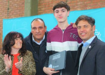 Olaeta y Kicillof entregaron netbooks a estudiantes