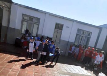 Amenazaron a una maestra y pidió licencia