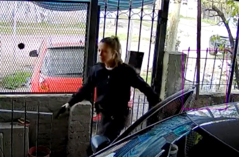 Valiente mujer policía detiene delincuentes tras un tiroteo