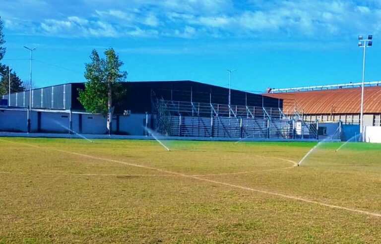 Nuevo sistema de riego en el Estadio Municipal