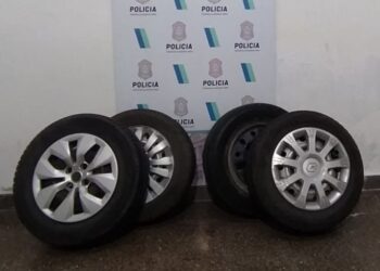 Lo agarraron con las ruedas en la mano