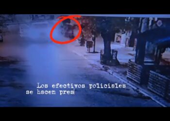 VIDEO. Detienen a dos menores intentando robar, tomados por las cámaras de seguridad