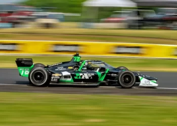 Agustín larga 21º en Road América