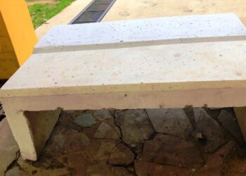 La Municipalidad entregó dos bancos al Rayito de Luz