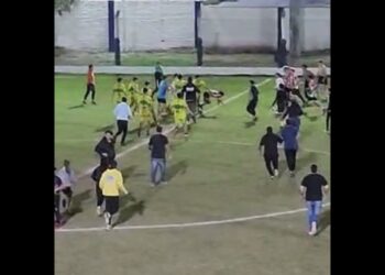VIDEO. Batalla campal entre pibes de inferiores de fútbol
