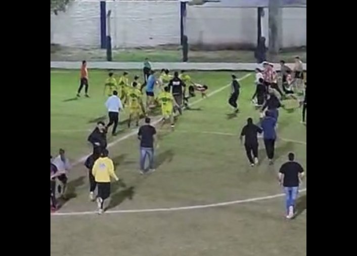 VIDEO. Batalla campal entre pibes de inferiores de fútbol